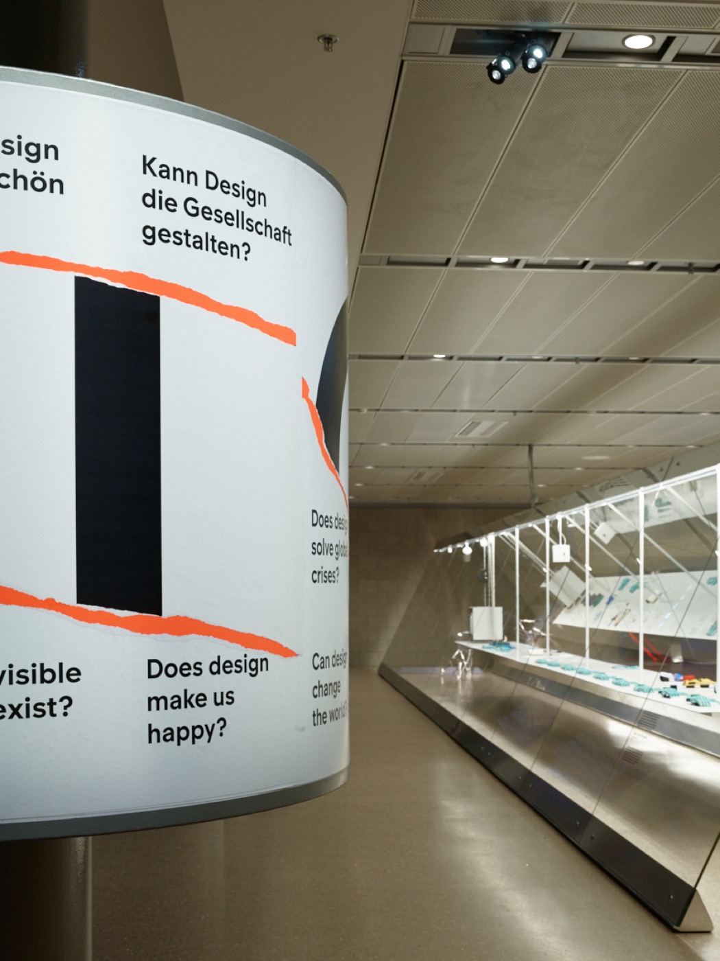 Design Display, erste Ausstellung Infosäule
